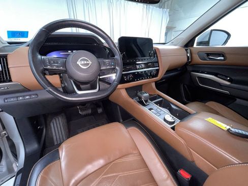 Used 2022 Nissan Pathfinder Platinum w/ Cargo Package image 3