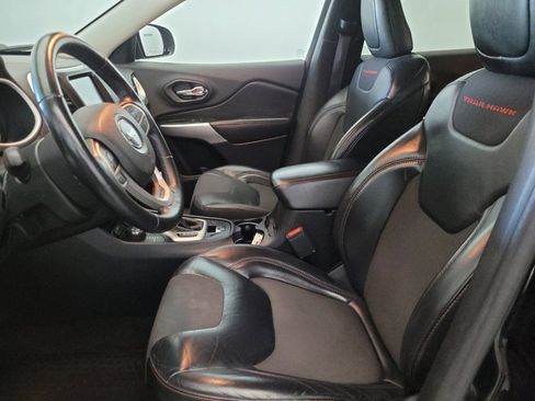 Used 2018 Jeep Cherokee Trailhawk w/ Comfort/Convenience Group image 17