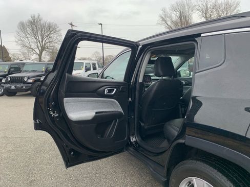 Used 2022 Jeep Compass Latitude w/ Sun and Sound Group image 32