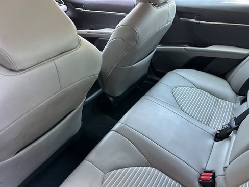 Used 2023 Toyota Camry SE FWD image 5