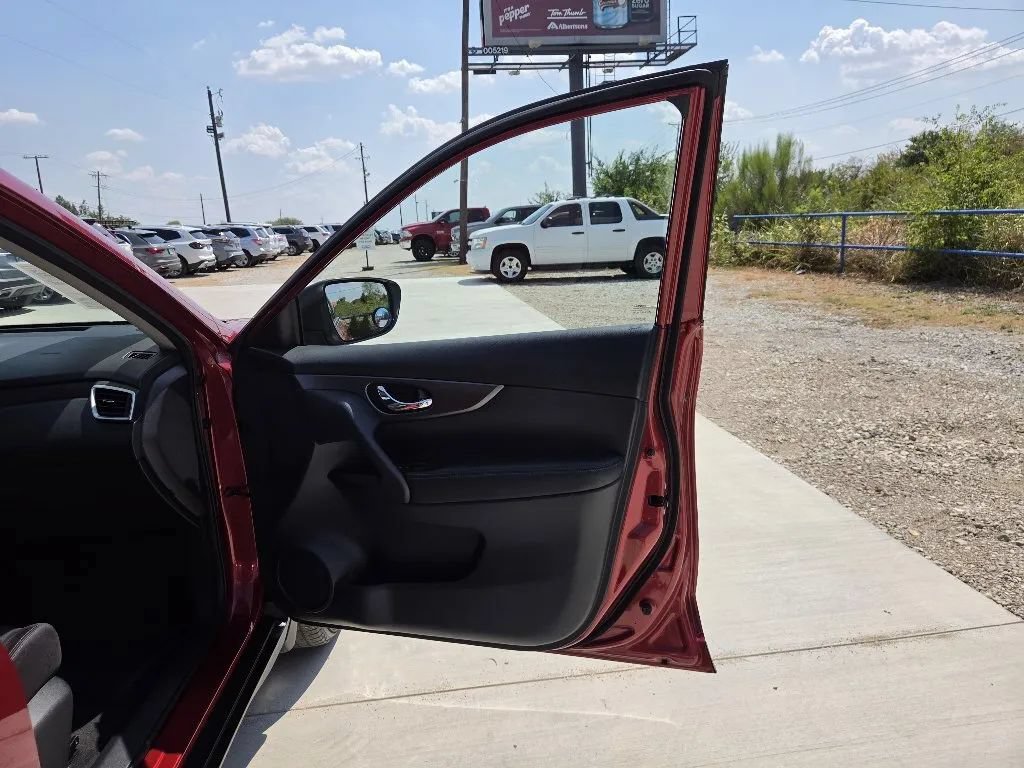 Used 2015 Nissan Rogue S FWD image 22