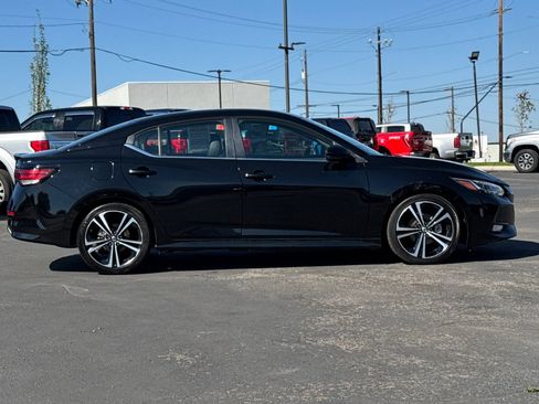 Used 2022 Nissan Sentra SR w/ Trunk Package image 3