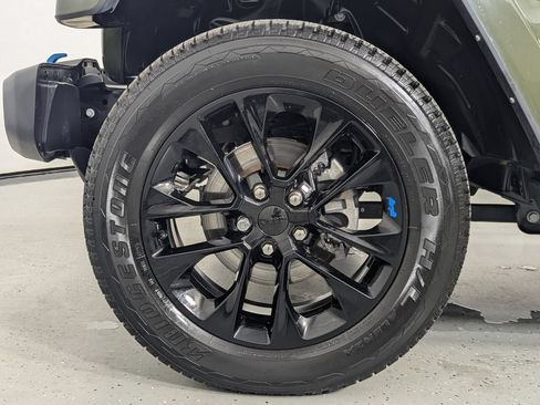 Used 2023 Jeep Wrangler Unlimited Sahara AWD/4WD image 11