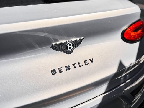 Used 2025 Bentley Bentayga AWD/4WD image 12