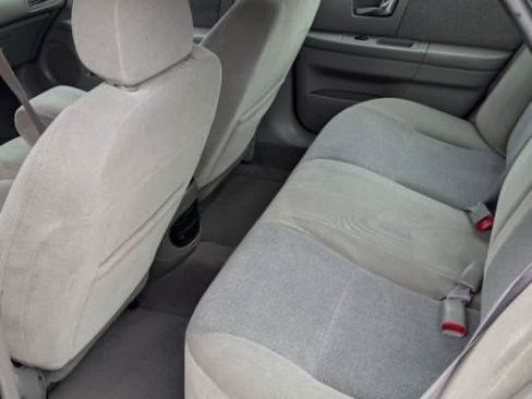 Used 2002 Ford Taurus SE FWD image 15