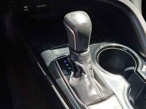 Used 2019 Toyota Camry SE FWD image 14