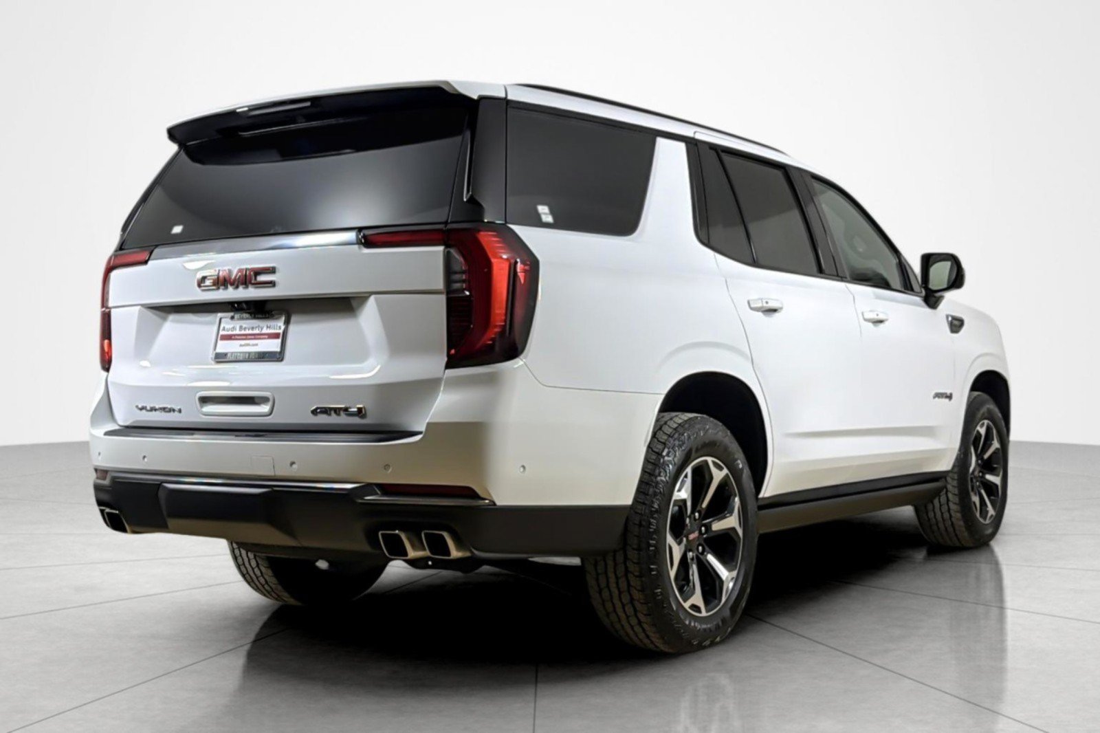 Used 2025 GMC Yukon AT4 w/ AT4 Premium Package AWD/4WD image 4