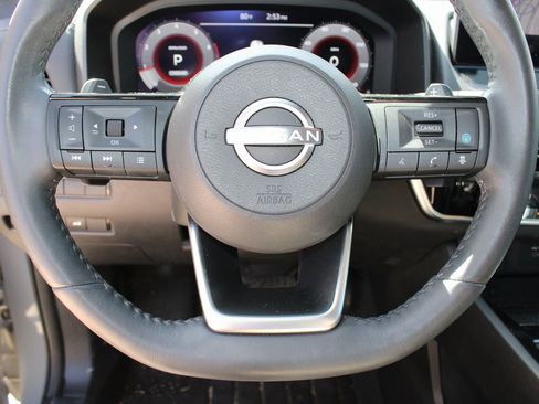 Used 2024 Nissan Rogue SL image 11