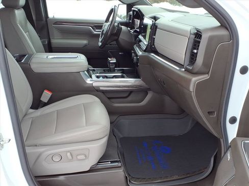 Certified 2022 Chevrolet Silverado 1500 LTZ w/ Z71 Off-Road Package image 19