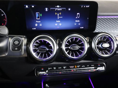 Certified 2025 Mercedes-Benz GLB 250 4MATIC image 18