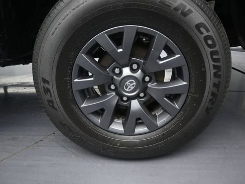 Used 2021 Toyota Tacoma SR5 RWD image 10
