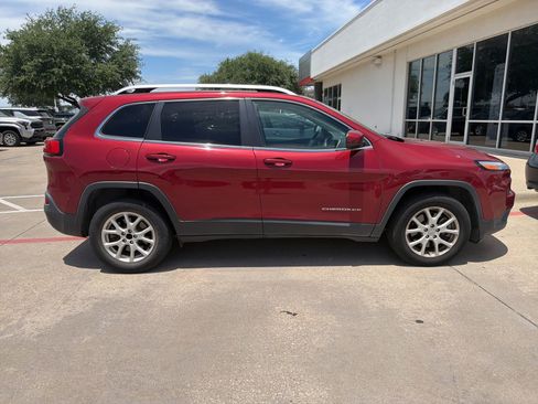 Used 2017 Jeep Cherokee Latitude w/ Safety/Convenience Group AWD/4WD image 6
