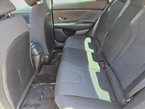 Used 2025 Hyundai Elantra SE image 21