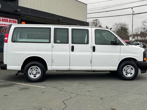 Used 2017 Chevrolet Express 2500 image 3