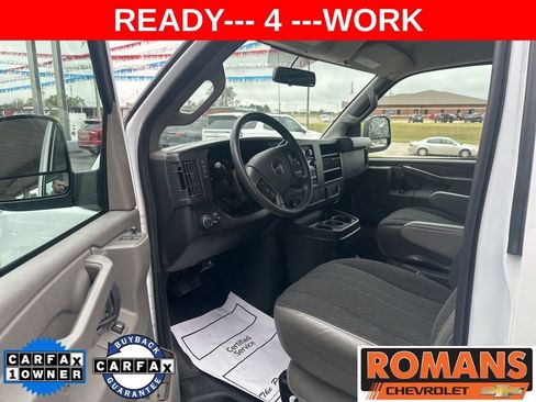 Used 2024 GMC Savana 2500 w/ Driver Convenience Package image 9