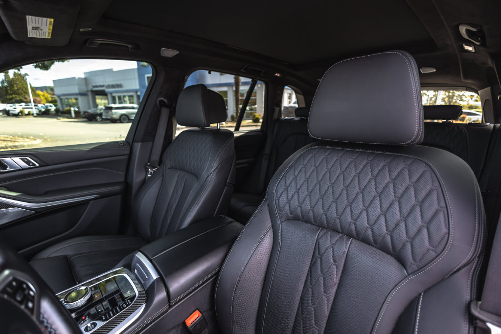 Used 2025 BMW X5 M60i AWD/4WD image 19