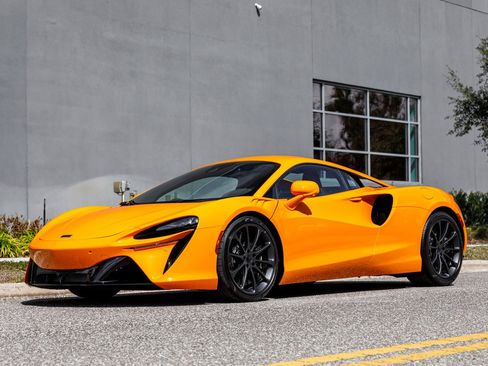 New 2026 McLaren Artura RWD image 16