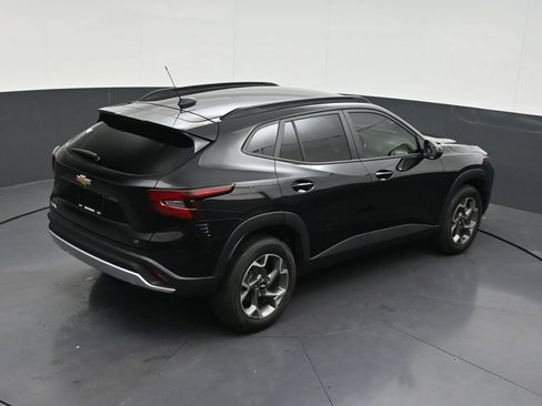 Used 2025 Chevrolet Trax LT FWD image 19