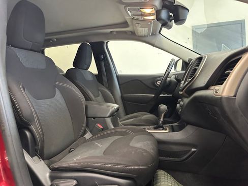 Used 2017 Jeep Cherokee Latitude w/ Comfort/Convenience Group image 6