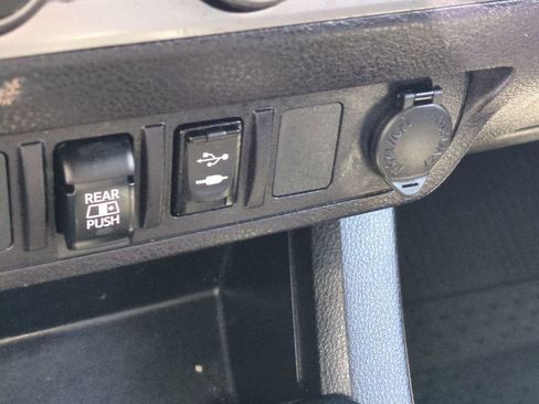 Used 2019 Toyota Tacoma SR5 image 20