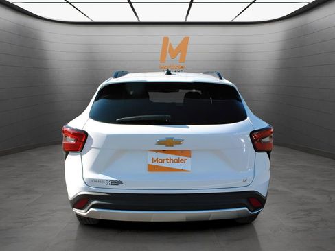 Used 2024 Chevrolet Trax LT w/ Driver Confidence Package FWD image 3