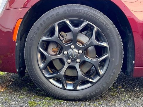 Used 2019 Chrysler 300 Touring w/ Sport Appearance Package AWD/4WD image 8