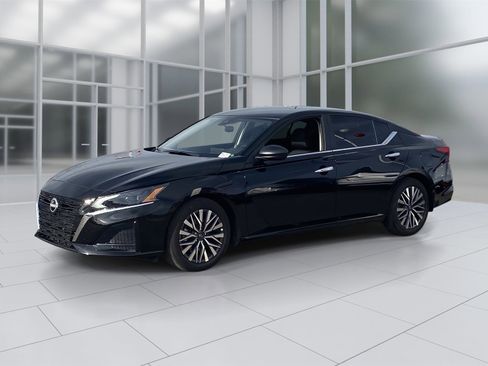 New 2025 Nissan Altima 2.5 SV image 2