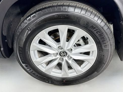 Certified 2025 Toyota Corolla Cross LE w/ Moonroof Package FWD image 32