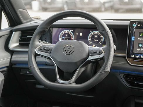 New 2026 Volkswagen Tiguan SE R-Line FWD image 17