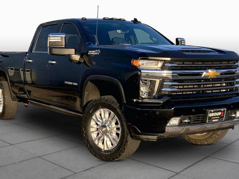 Used 2022 Chevrolet Silverado 3500 High Country w/ Technology Package AWD/4WD image 3