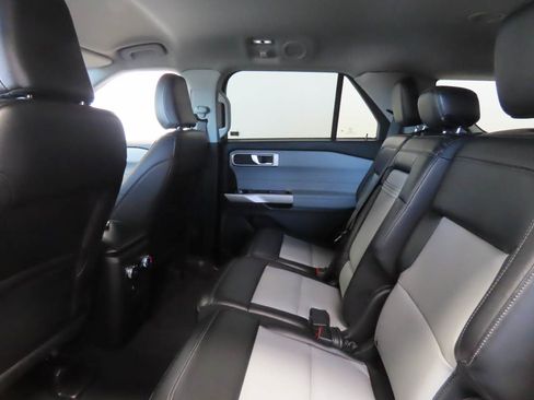 Used 2023 Ford Explorer XLT w/ Equipment Group 202A RWD image 17