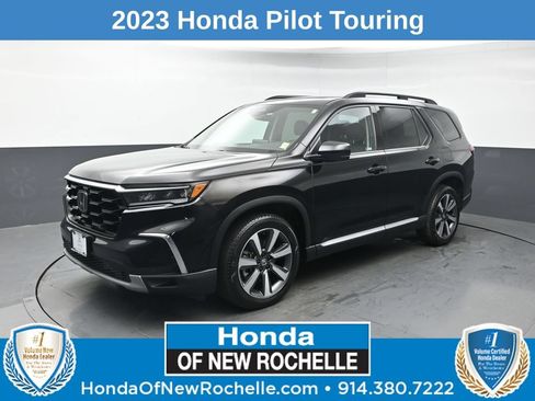Used 2023 Honda Pilot Touring image 1