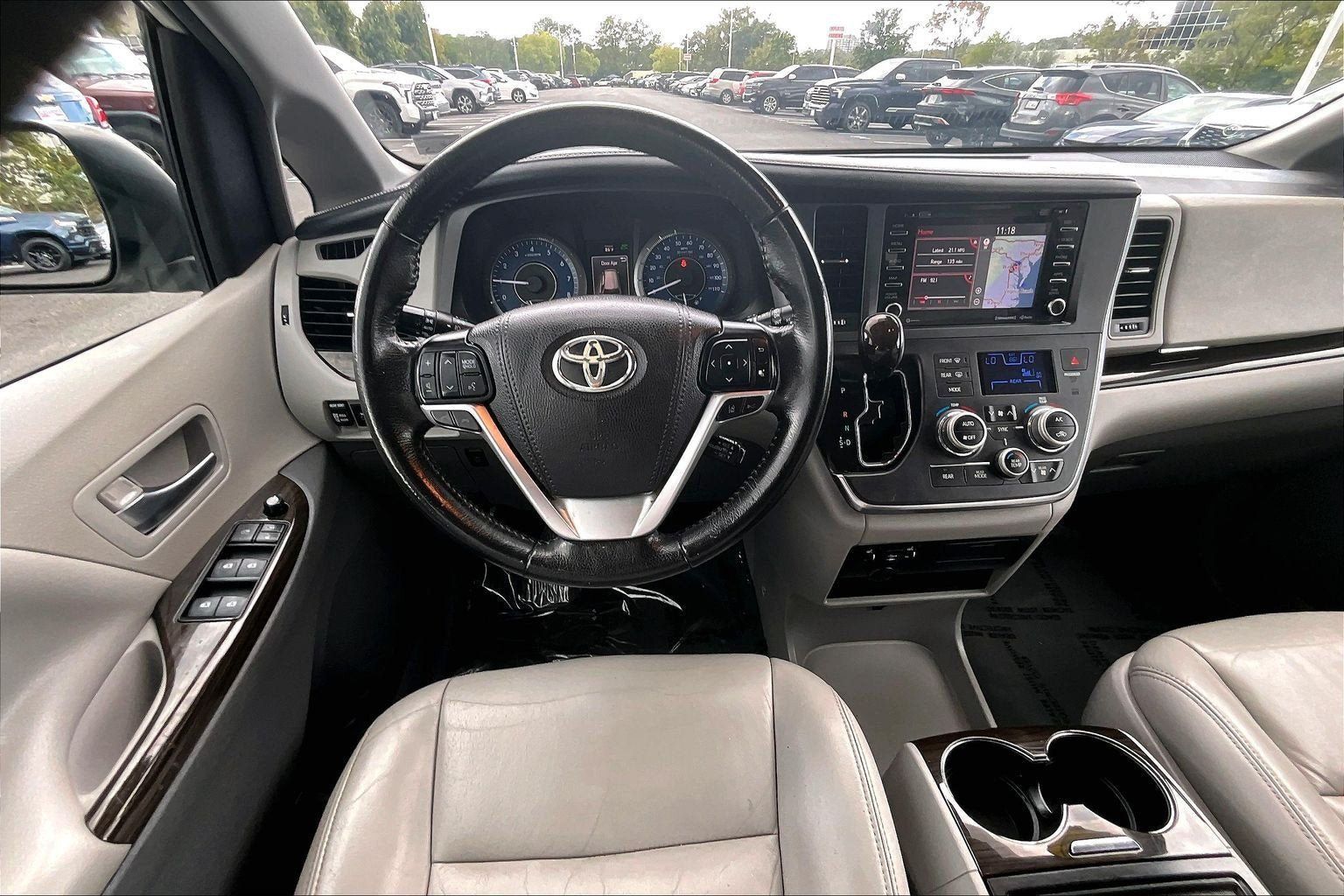 Used 2019 Toyota Sienna XLE w/ XLE Navigation Package AWD/4WD image 5