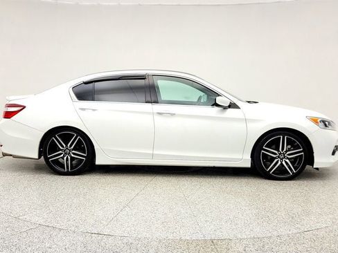 Used 2017 Honda Accord Sport image 4