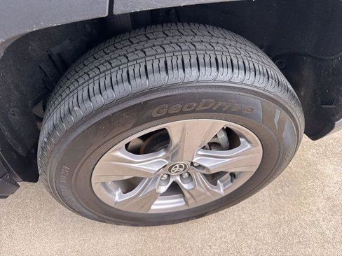 Certified 2023 Toyota RAV4 XLE FWD image 4
