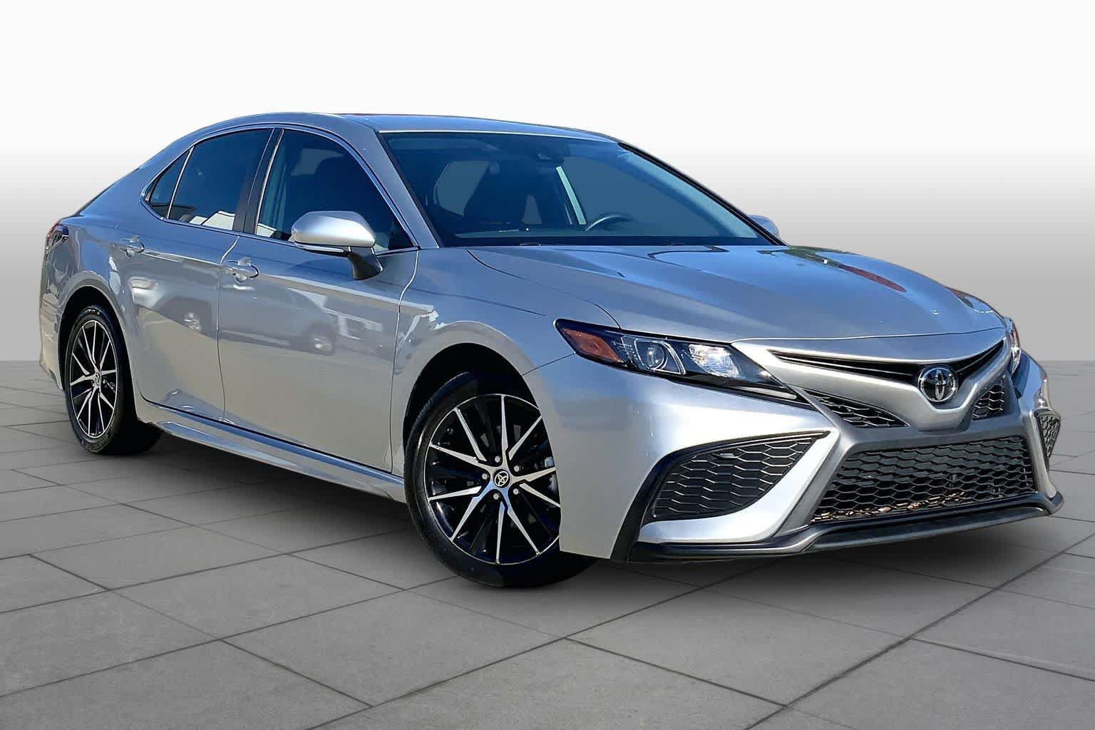 Used 2024 Toyota Camry SE FWD image 3