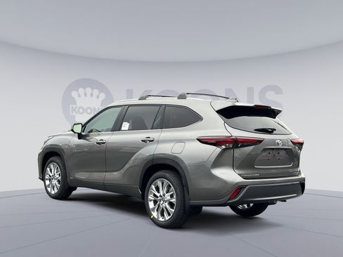 New 2026 Toyota Highlander Limited image 2