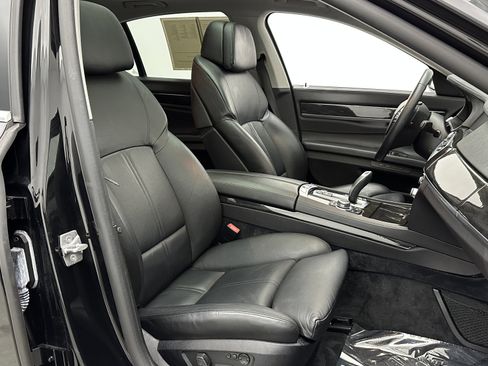 Used 2011 BMW 750i image 39