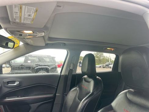 Used 2018 Jeep Compass Trailhawk w/ Leather Interior Group AWD/4WD image 27