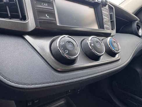 Used 2014 Toyota RAV4 LE image 21