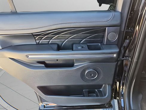 Used 2021 Ford Expedition Platinum image 17