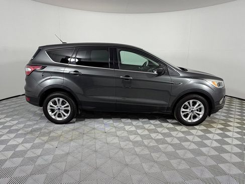 Used 2017 Ford Escape SE FWD image 4