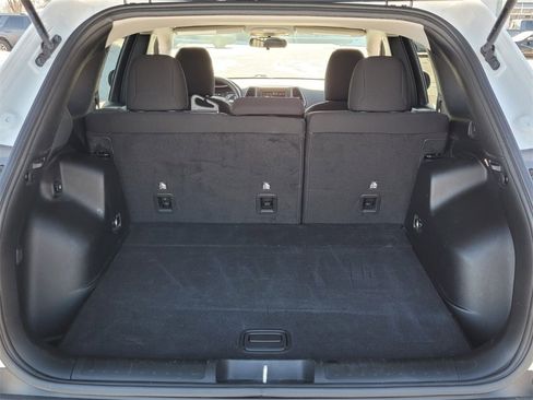 Used 2019 Jeep Cherokee Latitude w/ Popular Appearance Group image 9