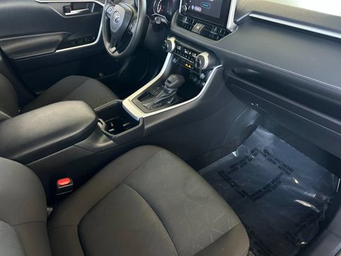 Used 2025 Toyota RAV4 XLE FWD image 15