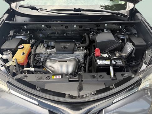 Used 2018 Toyota RAV4 LE FWD image 47