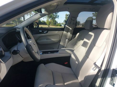 Certified 2025 Volvo XC60 B5 Ultra image 27