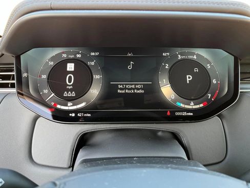 Used 2025 Land Rover Range Rover Sport SE image 19