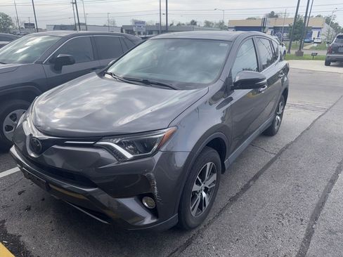 Used 2018 Toyota RAV4 XLE AWD/4WD image 1