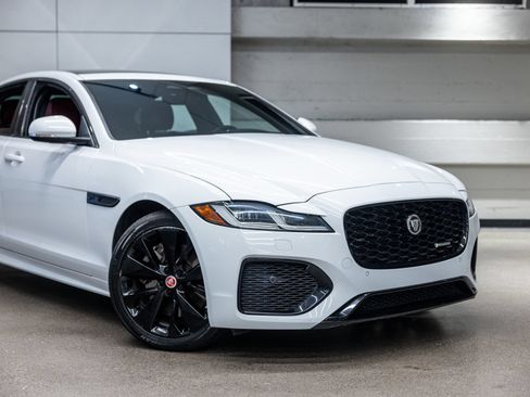 Used 2022 Jaguar XF R-Dynamic SE AWD/4WD image 14