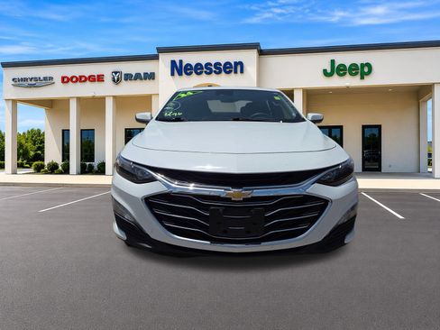 Used 2024 Chevrolet Malibu LT FWD image 2